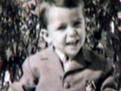 Ποιος είναι ο πιτσιρικάς της φωτογραφίας;