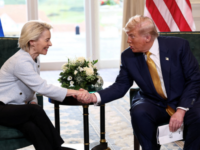 Politico: Πώς ο Ντόναλντ Τραμπ έγινε «πρ...