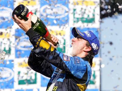 Ο Αλόνσο ασφάλισε τους αντίχειρές του γι...