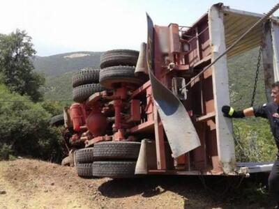 Νεκρός ο οδηγός φορτηγού που έπεσε σε γκρεμό