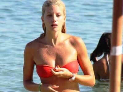 Η υποβρύχια βουτιά της Ευαγγελίας Αραβαν...