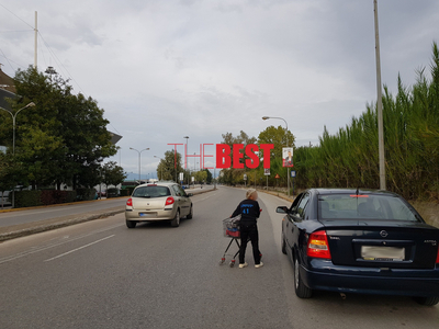 Πάτρα: Η ηλικιωμένη γυναίκα που περπατά ...