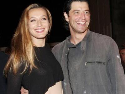 Το "καυτό" φιλί του Σάκη στην ...