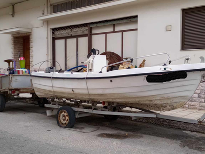 Πάτρα: Η βάρκα ... ελλιμενίστηκε στα Ζαρουχλέικα 