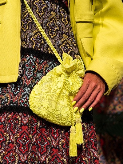 ΚΙΤΡΙΝΟ ΣΕ ALICE + OLIVIA