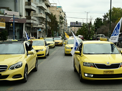 Απεργία: Αποχώρησαν οι οδηγοί ταξί από τ...