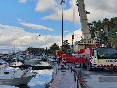 Πάτρα: Επιχείρηση ανέλκυσης σκάφους που ...