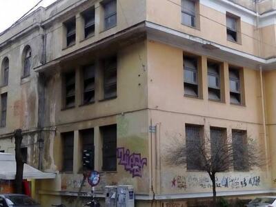 Το παλαιό Αρσάκειο εκπέμπει...SOS - Τραγ...