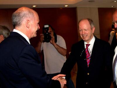 Ο πρωθυπουργός, o μεγαλοεκδότης και το ξ...