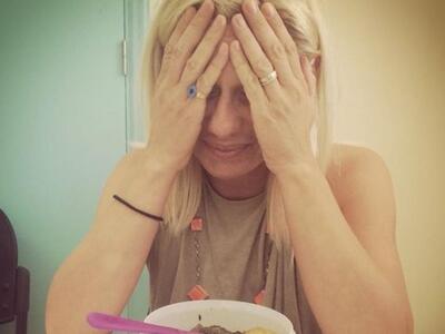 Κατερίνα Καραβάτου: Τι έπαθε και κρατά τ...