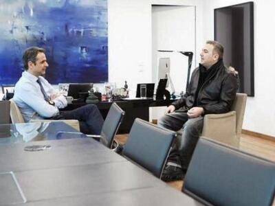 Ο Αντώνης Ρέμος διαψεύδει πως θα είναι υ...