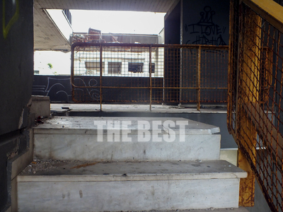 Το μπαλκονάκι της στροφής της σκάλας ανε...