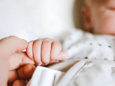 Γύρισε η γλώσσα βρέφους 20 μηνών, το έσω...