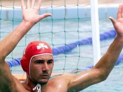 Ο Φίλιππος Καραμπέτσος με το σκουφάκι το...