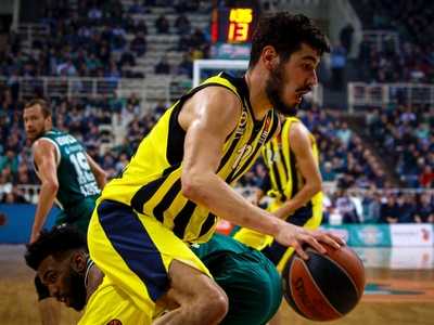 Σάλος στη Σερβία με απαγορευμένες φωτογρ...