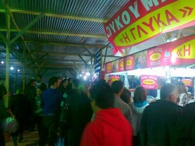 Πλήθος κόσμου στο Αγρινιώτικο παζάρι (φωτο)