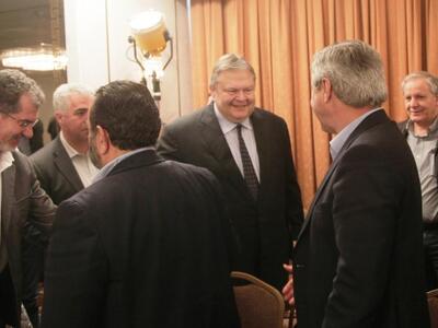 Το ΠΑΣΟΚ δεν ψηφίζει Αβραμόπουλο για Πρό...