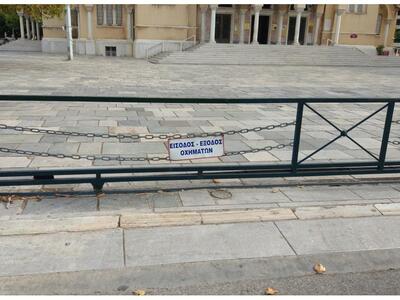 Καβάλα πάν' στην εκκλησιά, καβάλα προσκυνάνε