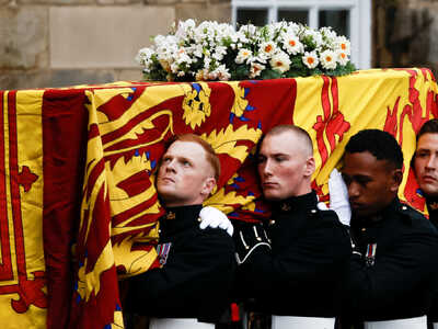 Βασίλισσα Ελισάβετ: Σε λαϊκό προσκύνημα ...