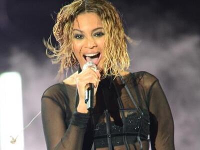 Εκρηκτική η εμφάνιση της Beyoncé με στρι...