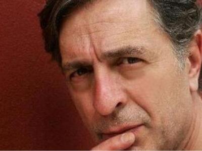 Έξαλλος με τον Σκάι ο Τάσος Κούλογλου 