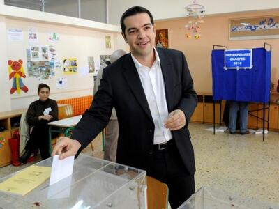 Ο πρόεδρος του ΣΥΝ κ. Αλέξης Τσίπρας ψήφ...