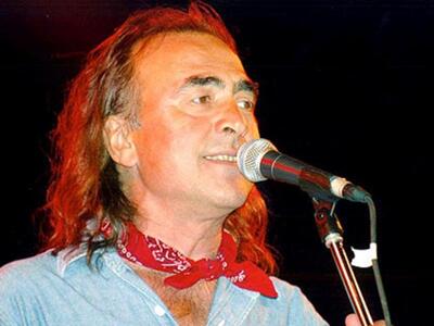 Κανείς εδώ δεν τραγουδά...