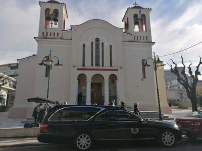 Αγρίνιο: Συγκίνηση στην κηδεία της Ελένη...