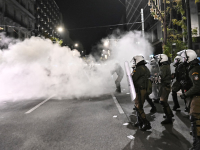 Επεισόδια στο κέντρο της Αθήνας στην πορ...