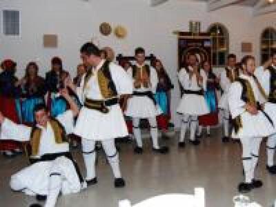 Χριστουγεννιάτικη γιορτή για τους γέροντ...