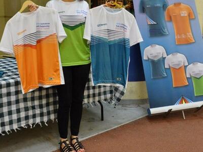 Θραύση κάνουν τα αναμνηστικά t-shirts το...