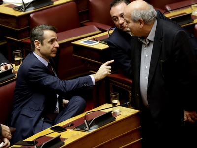 Ένα βήμα πριν την πρόταση δυσπιστίας κατ...