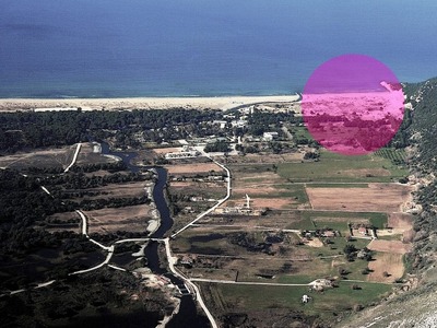 Η παραλία της Καλογριάς από αέρος, με επ...