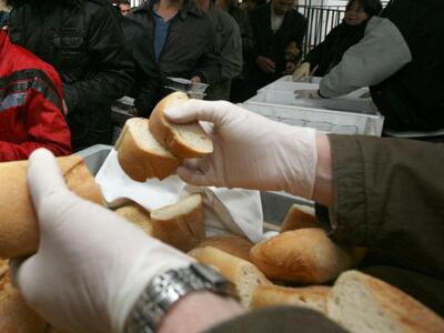 Πάτρα: Ντρέπονται να μπουν στην ουρά για...