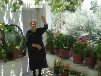 Γερόντισσα 82 χρόνων και δεν τη... χωράε...