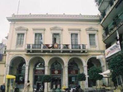 Πάτρα: Ανακαινίστηκε το περίπτερο του Εμ...