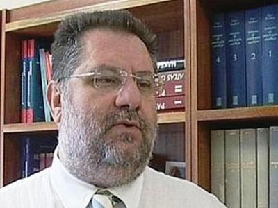 Για αλαζονική συμπεριφορά κατηγορεί η πα...