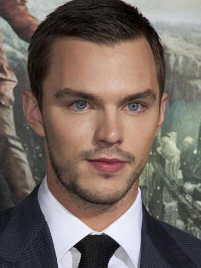 Ο γαλανομάτης Νίκολας Χουλτ με την παιδι...