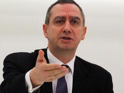 Μιχελάκης: «Δε γνωρίζω πόσοι τελικά θα α...