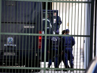 Στη φυλακή η οικογένεια που εξέδιδε 25χρ...