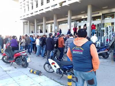 Πάτρα: Από τις έξι το πρωί περιμέναν έξω...