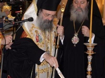 Πάτρα: Την Πρωτοχρονιάτικη πίτα της κόβε...