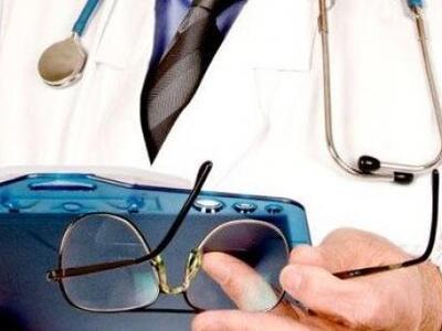 Ψυχίατρος στην Αθήνα κατηγορείται για φο...