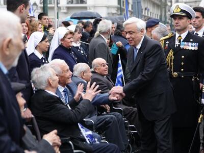 "Μη μας πετάτε σαν λεμονόκουπες&quo...