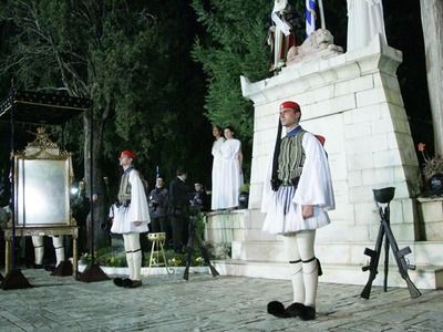 Εικόνες ντροπής στον κήπο των Ηρώων στο Μεσολόγγι