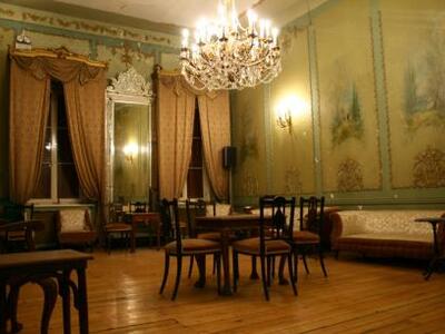 Η κεντρική αίθουσα του «Ερμή» όπου δίνον...