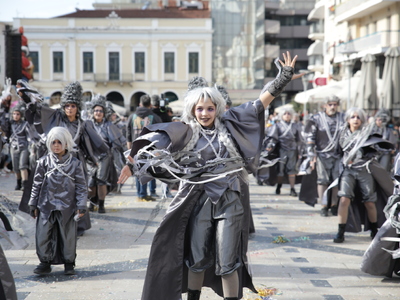 Πατρινό Καρναβάλι 2026: Πολύχρωμες στολέ...