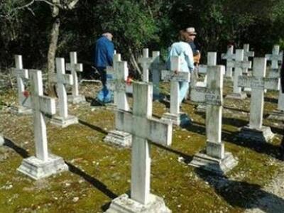 Προσκύνημα στους τάφους των εκτελεσμένων...