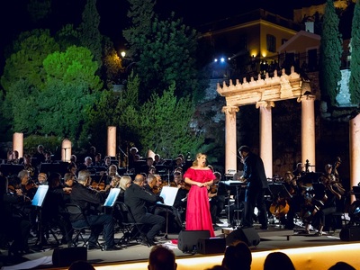 Μαγική βραδιά στη φωταγωγημένη Ρωμαϊκή Α...