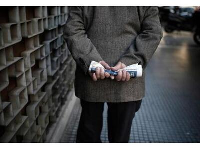 Ευρωβαρόμετρο: Απαισιόδοξος 1 στους 2 Ελ...